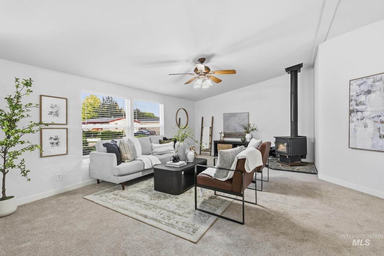 11250 Azure Ln - Photo 1