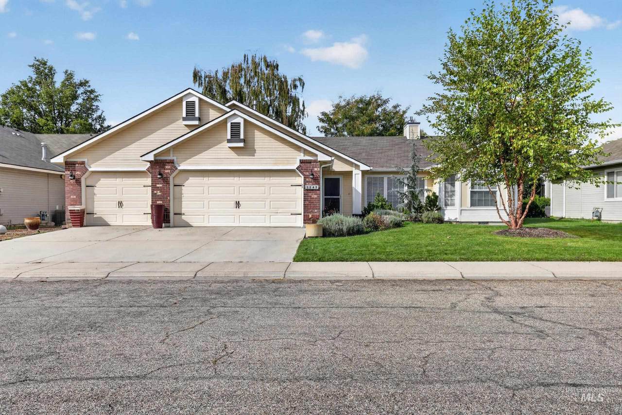 1245 S Common Ave - Photo 1