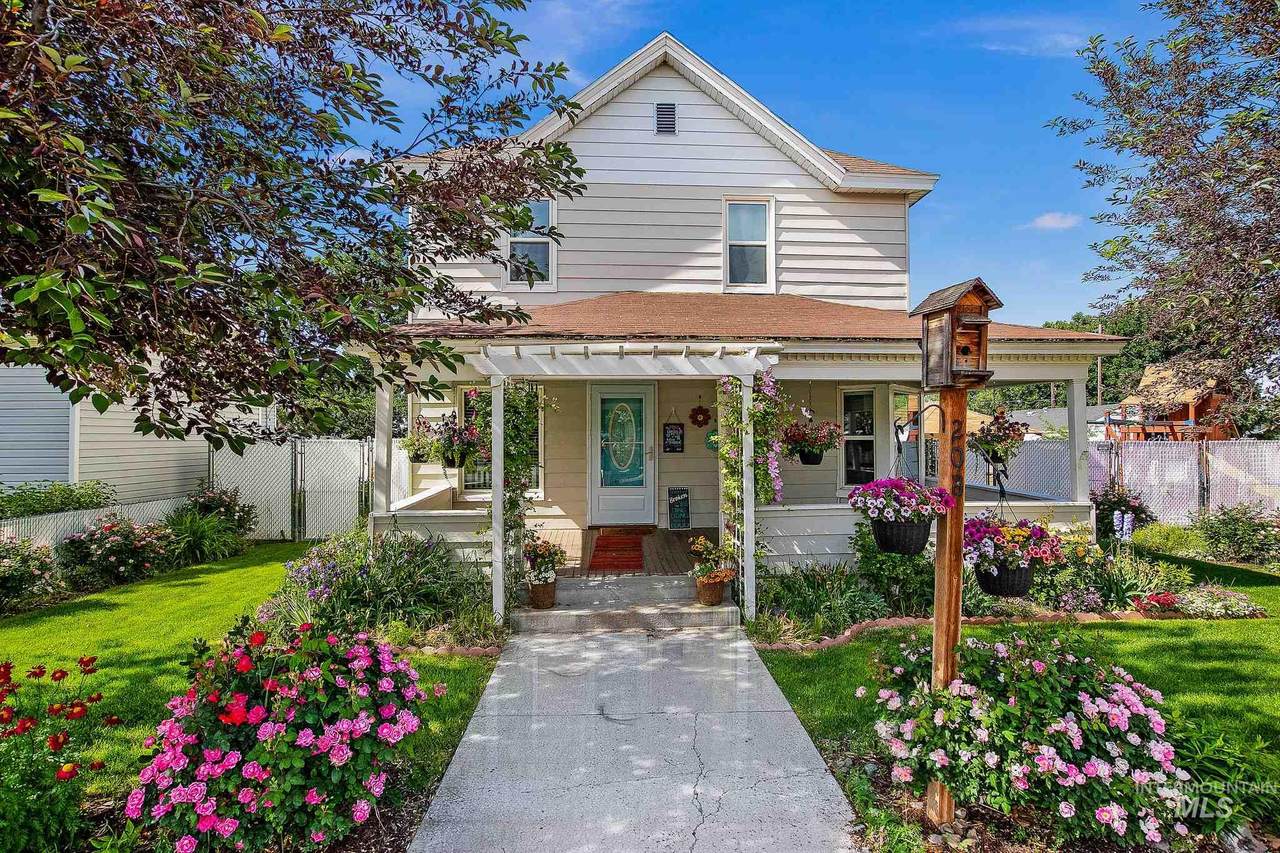 208 6th Street - Photo 1