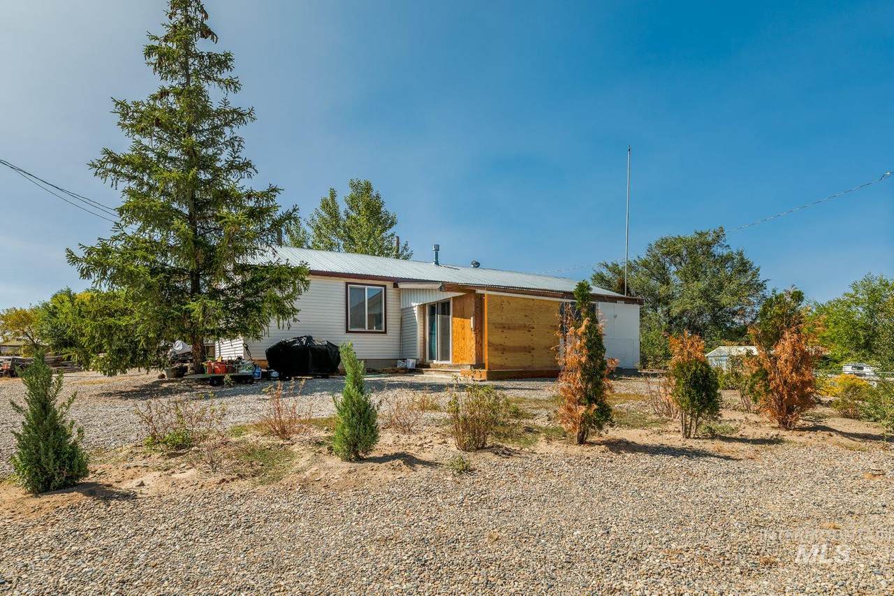 101 Poverty Lane - Photo 1