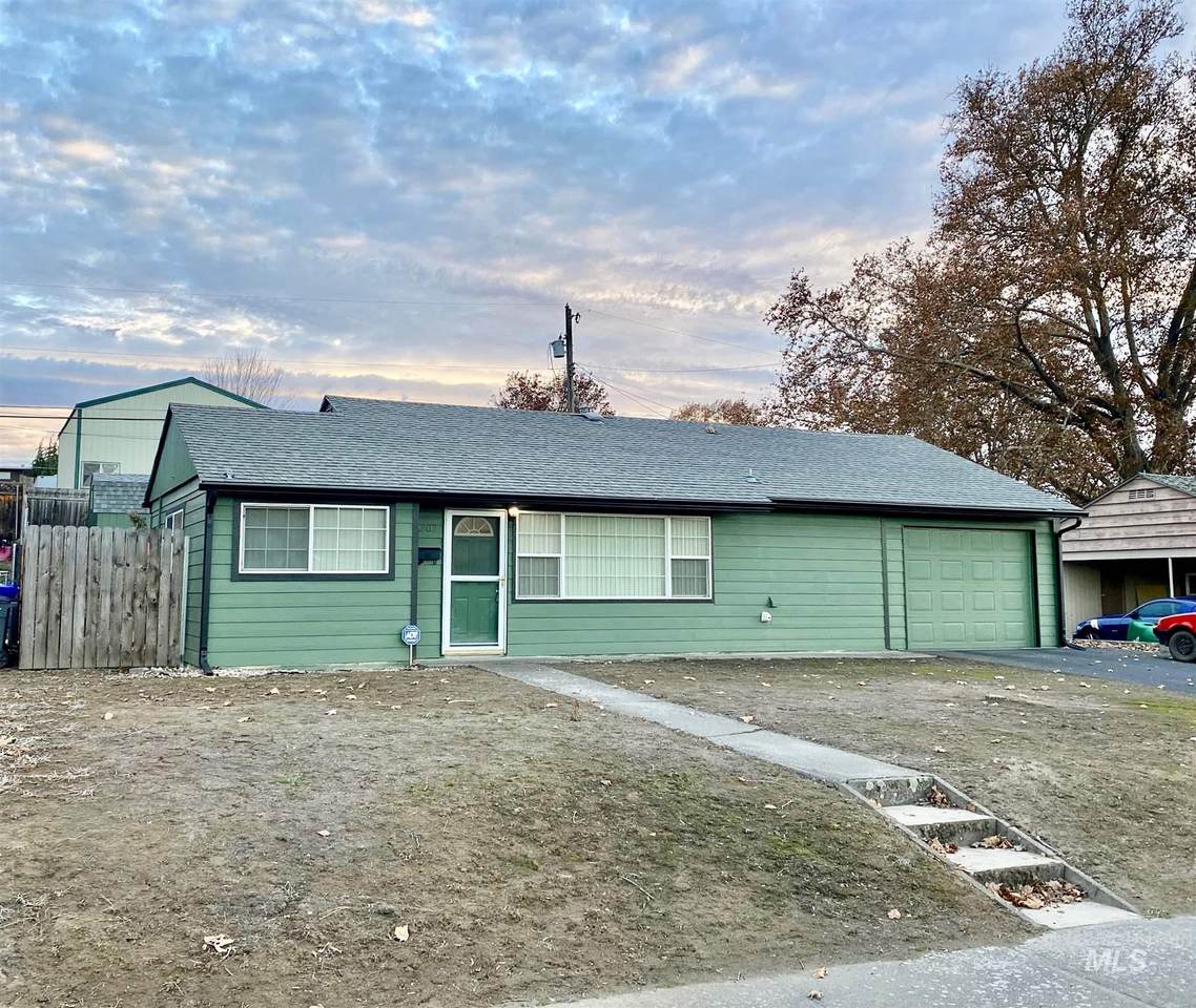 2702 8th Ave - Photo 1
