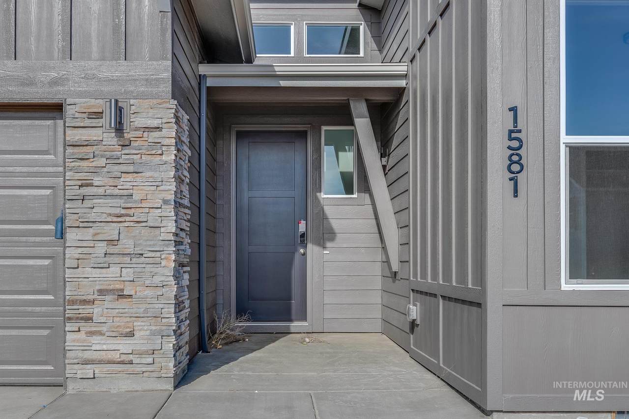 1581 Thistle Dr - Photo 1