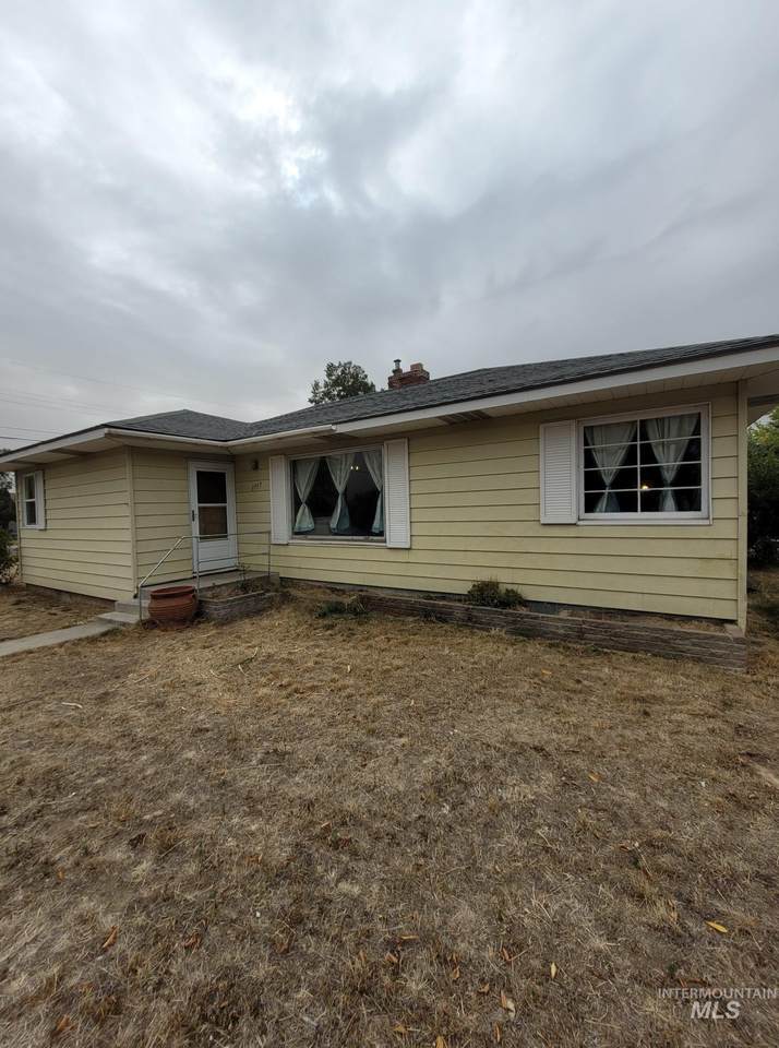 1717 Regal Dr - Photo 1