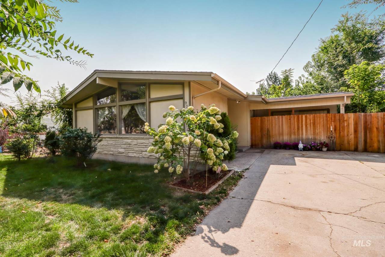 907 Locust Street - Photo 1