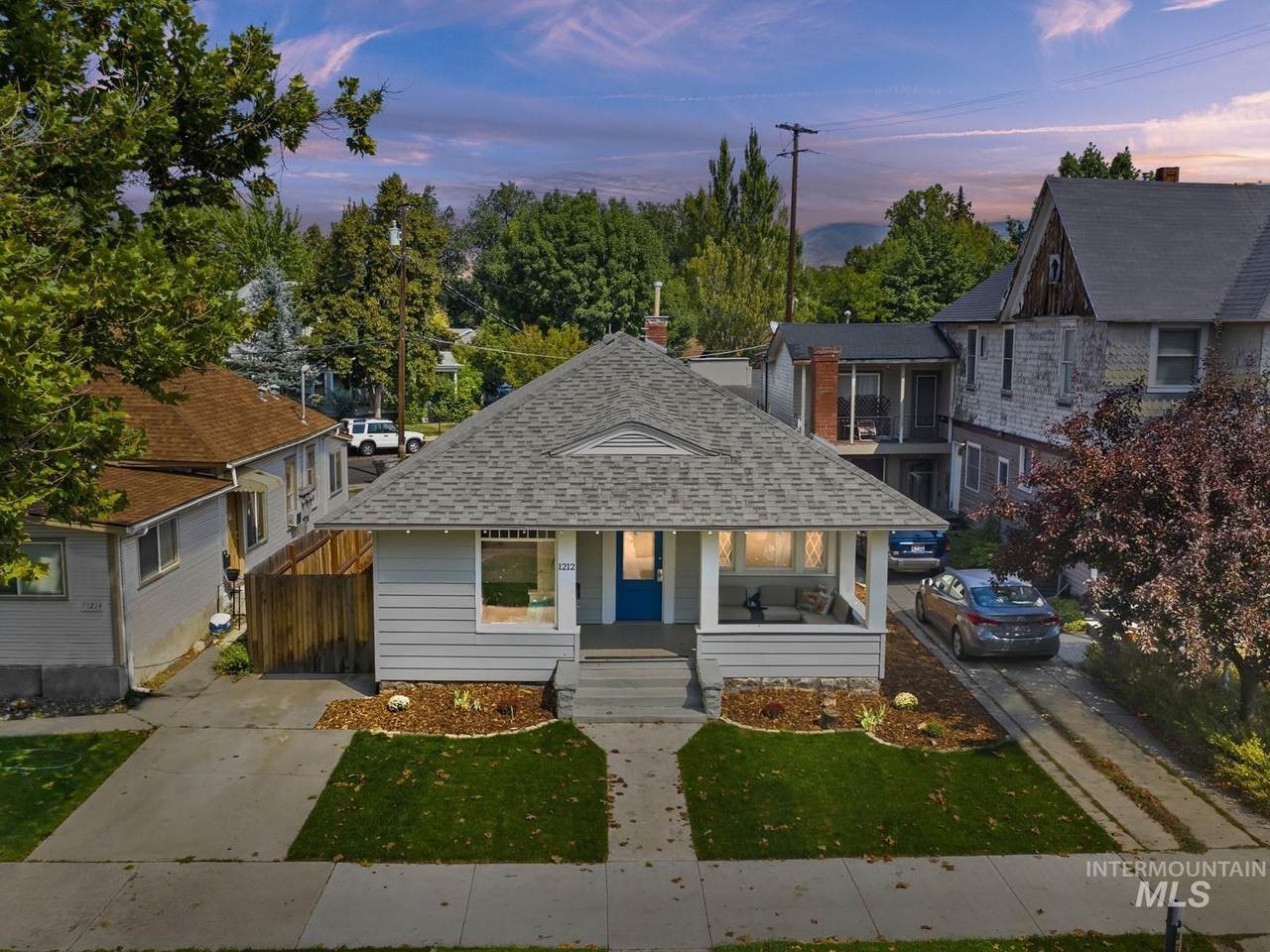 1212 Fort St - Photo 1