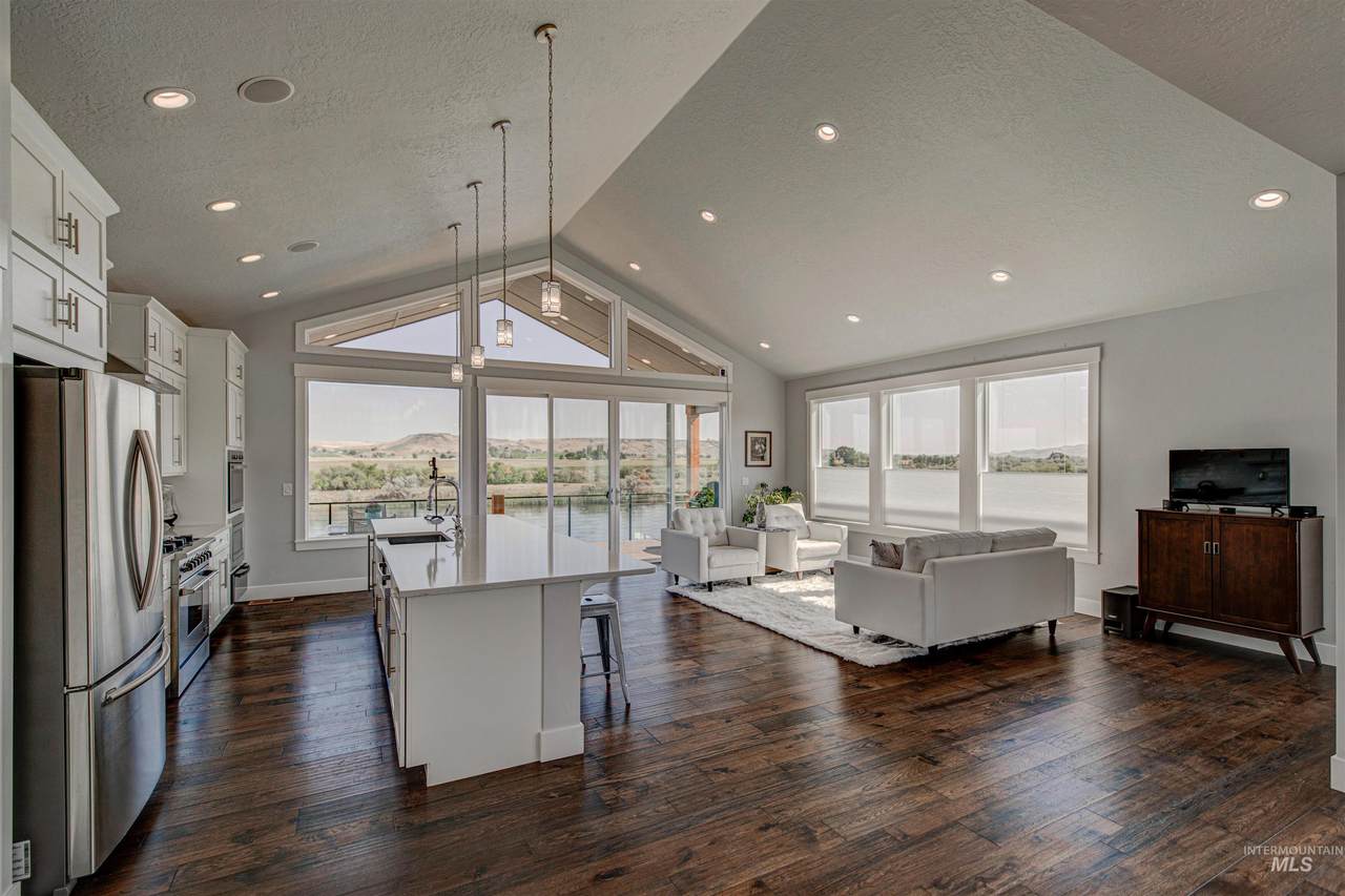 7322 Old Bruneau Hwy - Photo 1