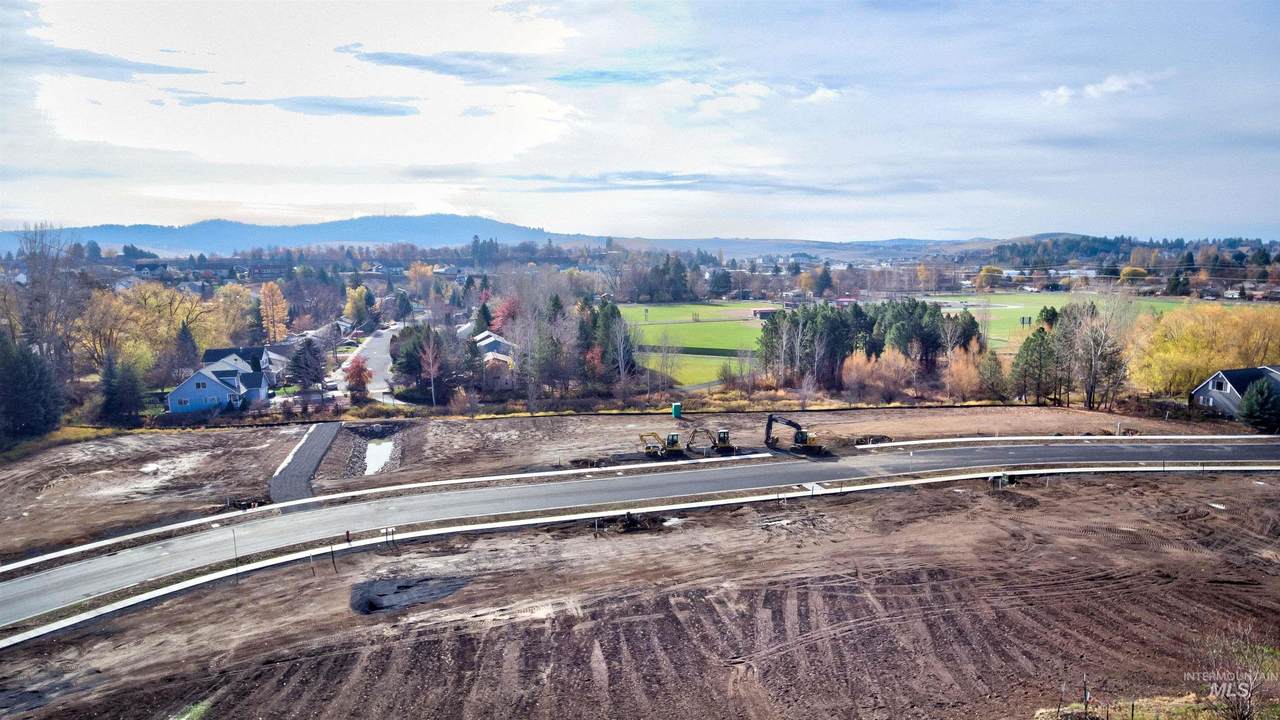 2042 West View Drive - Photo 1