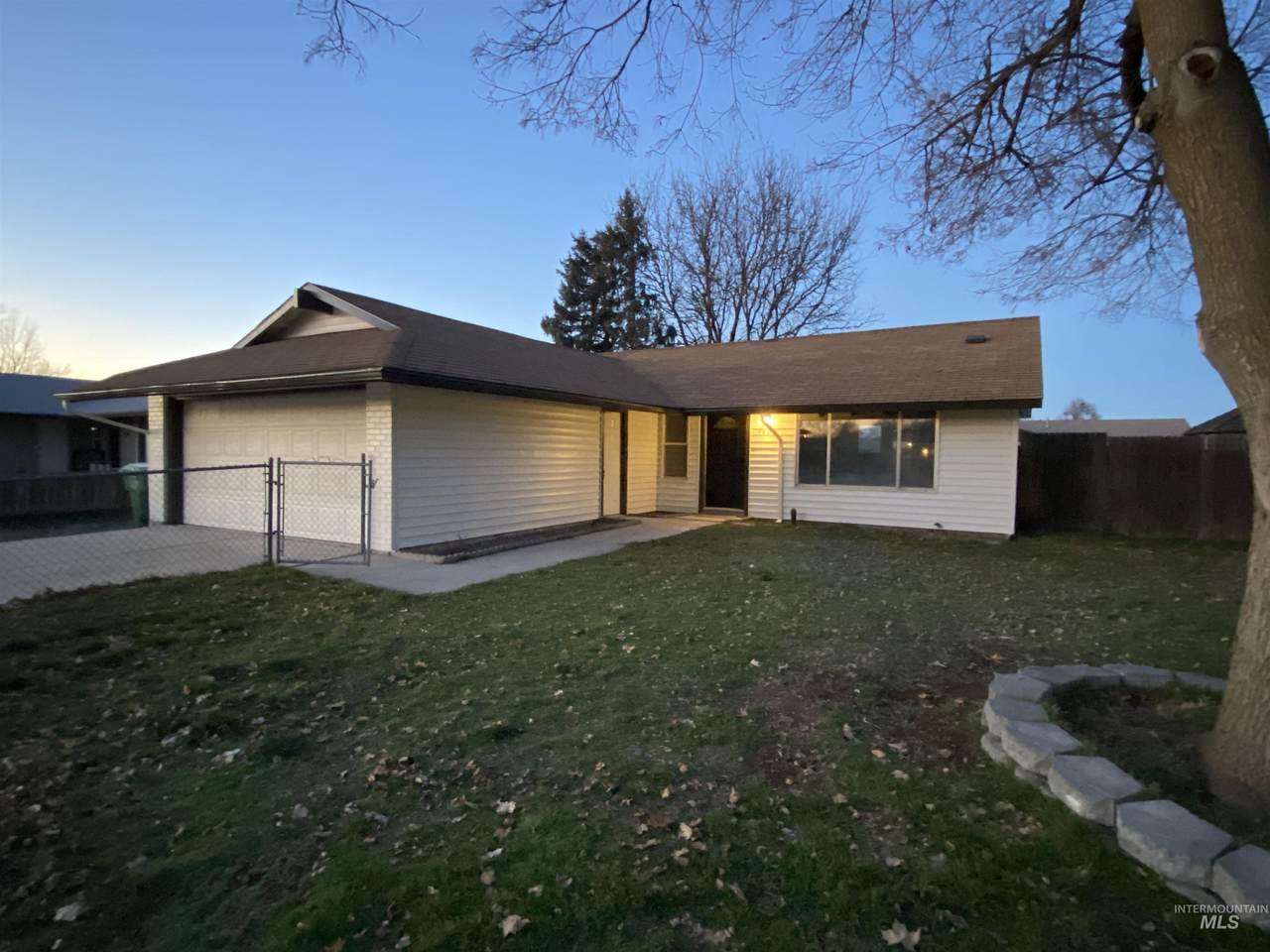 1426 Elm - Photo 1