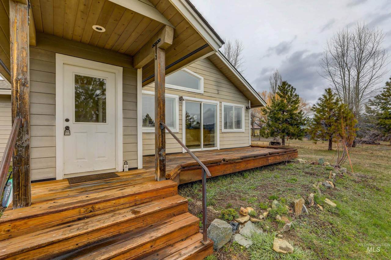 13748 Hwy 55 - Photo 1