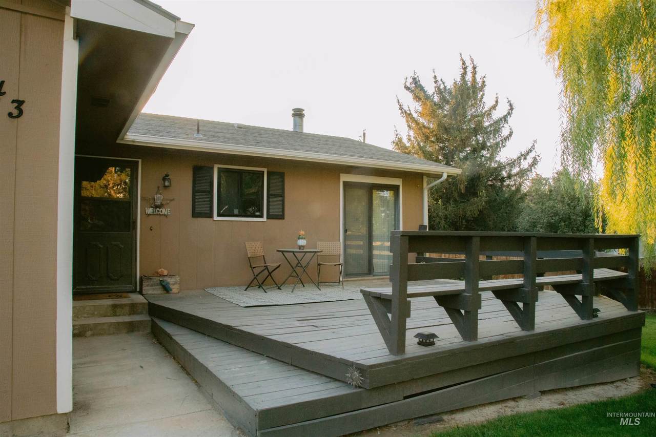743 College Dr - Photo 1