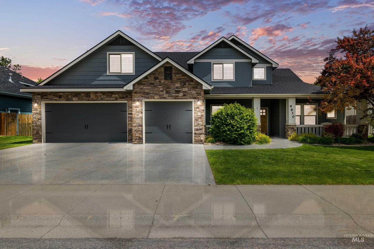 4910 Silvermaple Ave - Photo 1