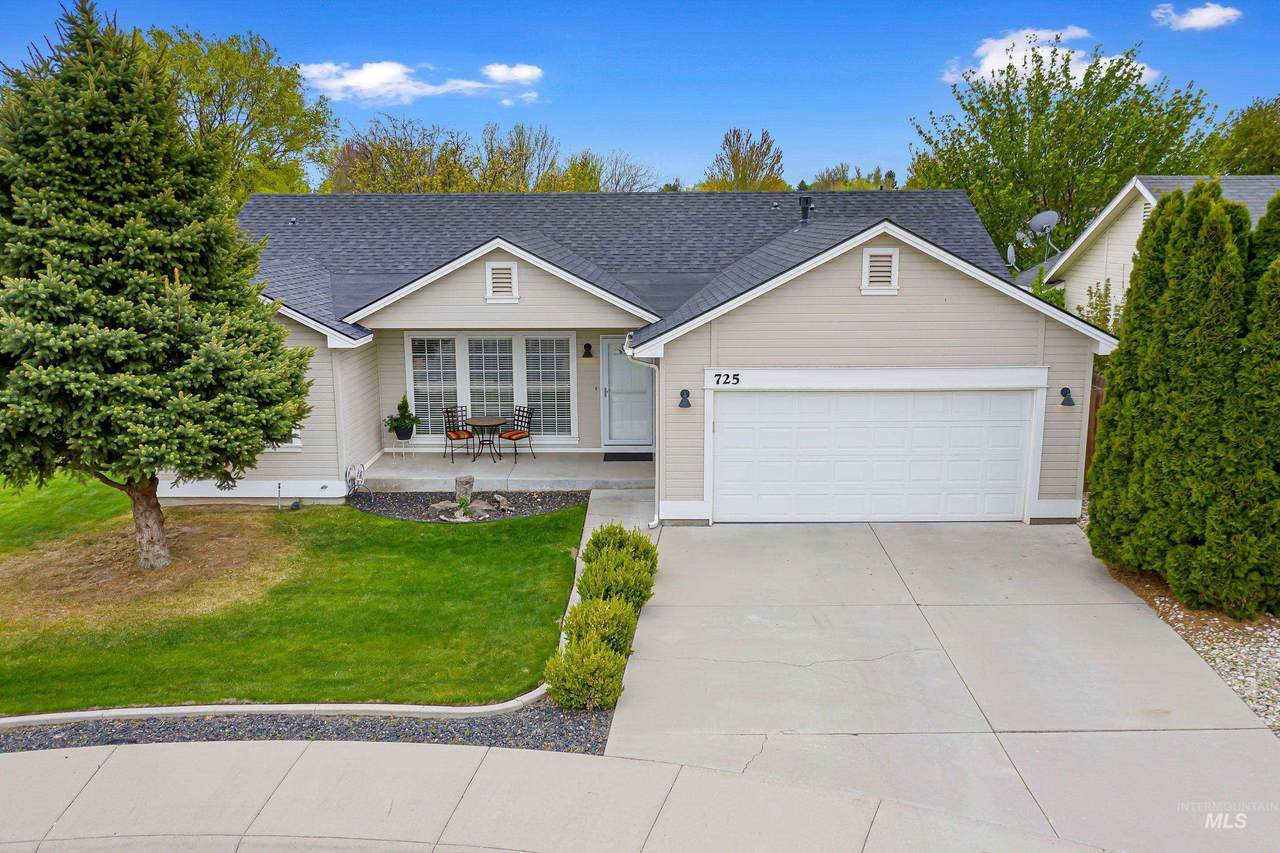 725 Badley Ave - Photo 1