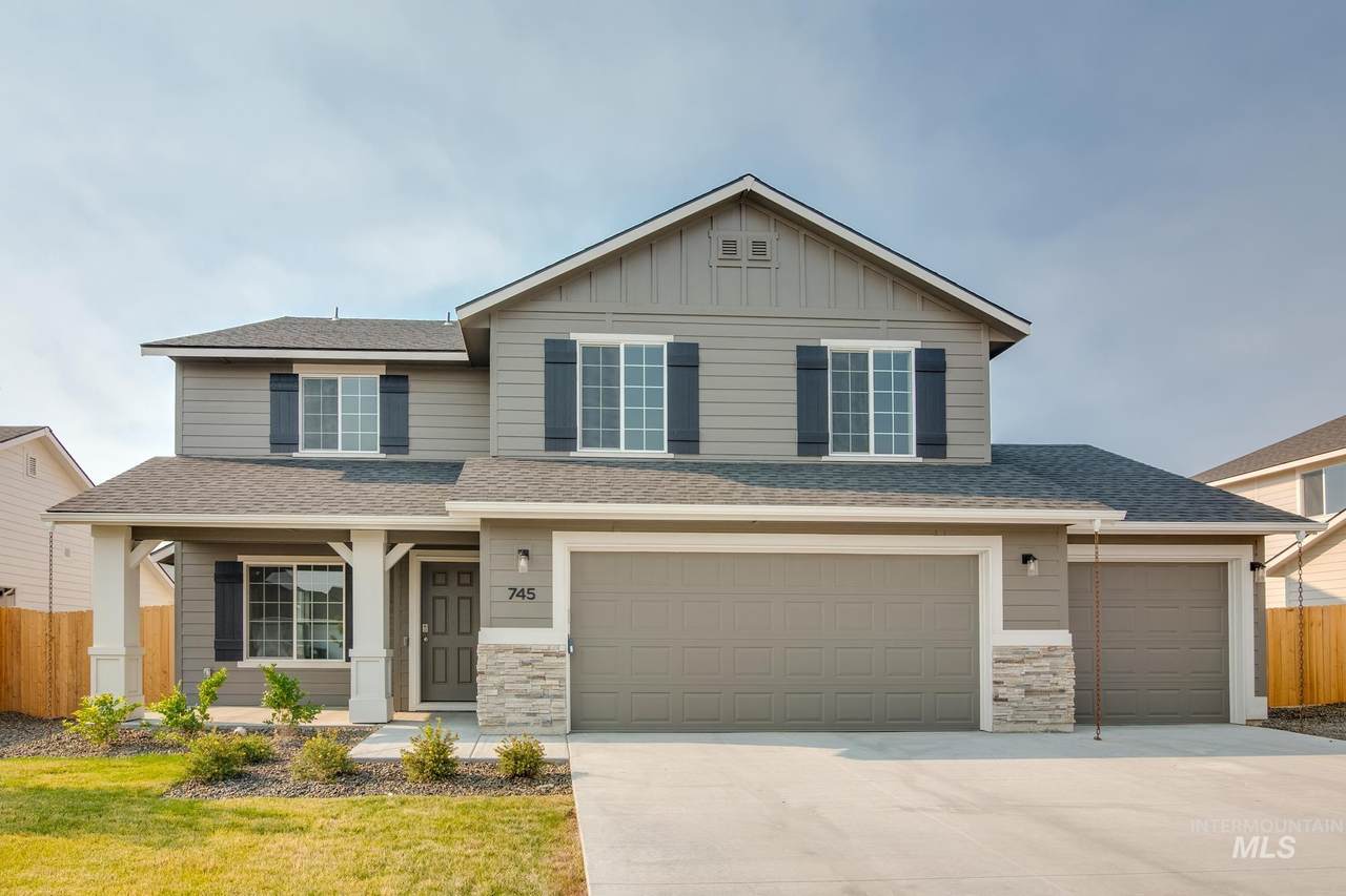 745 Treehouse Way - Photo 1