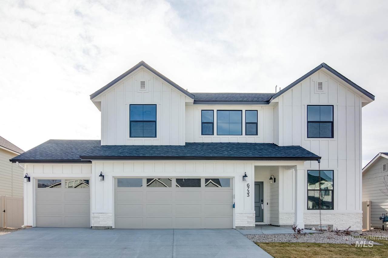 6733 Silver Ridge St - Photo 1