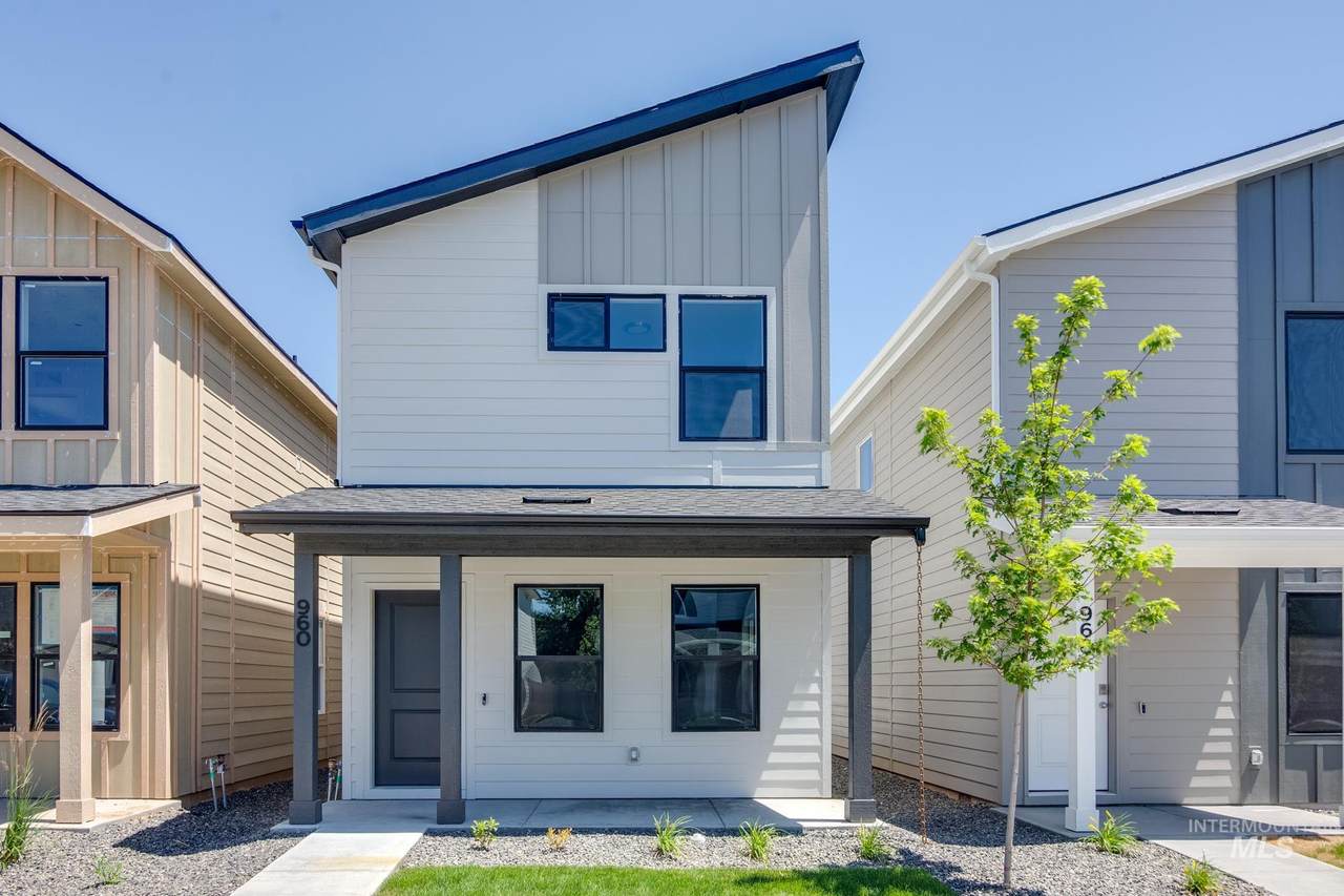 945 Wavetrain Ave - Photo 1
