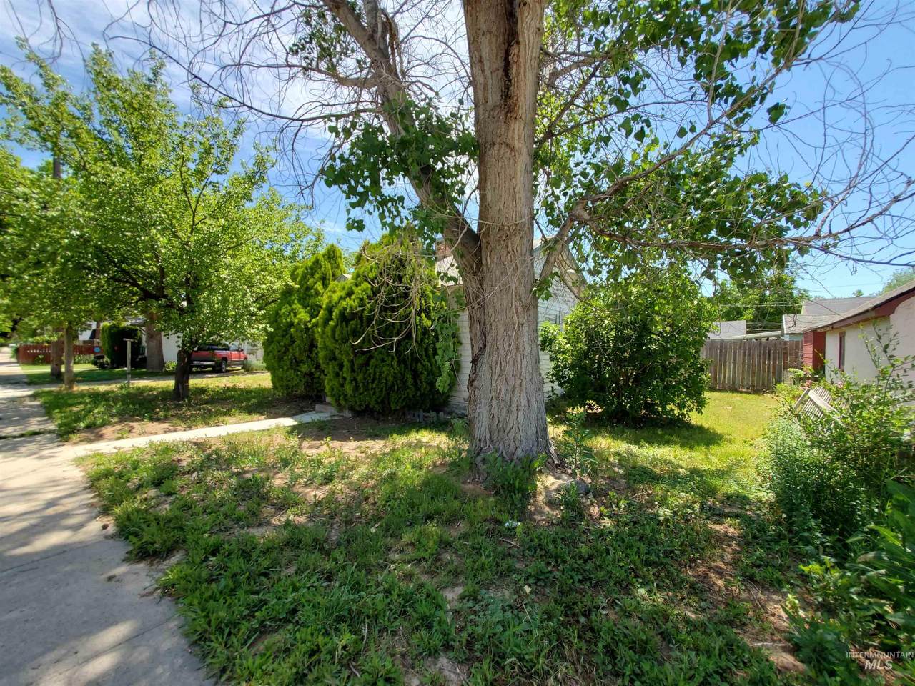 2011 4th Street S - Photo 1