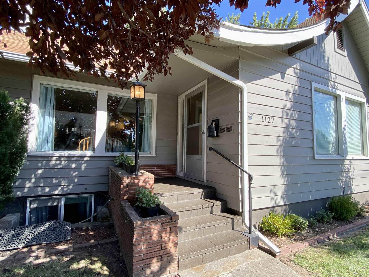 1127 8th St - Photo 1