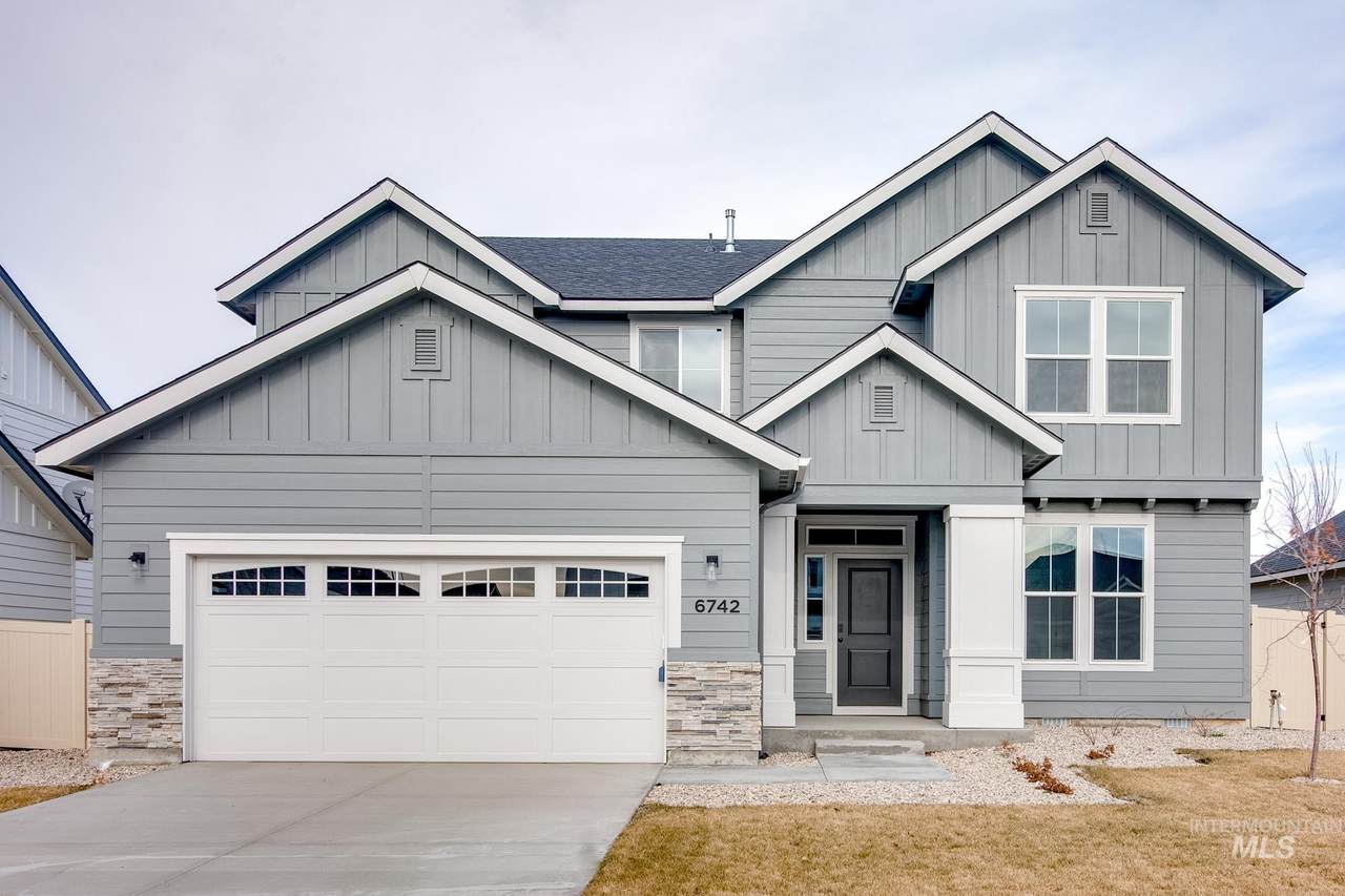 6742 Silver Ridge St - Photo 1