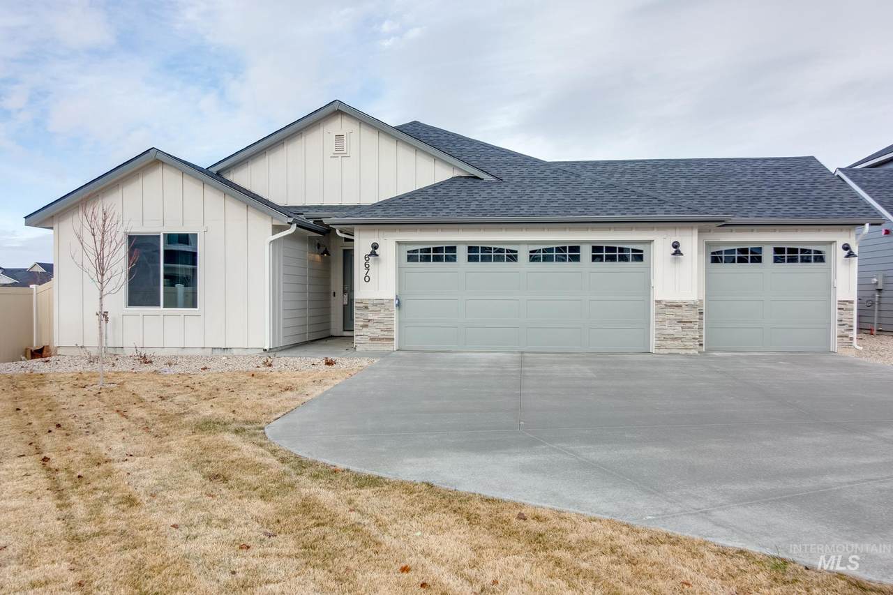 6670 Silver Ridge St - Photo 1