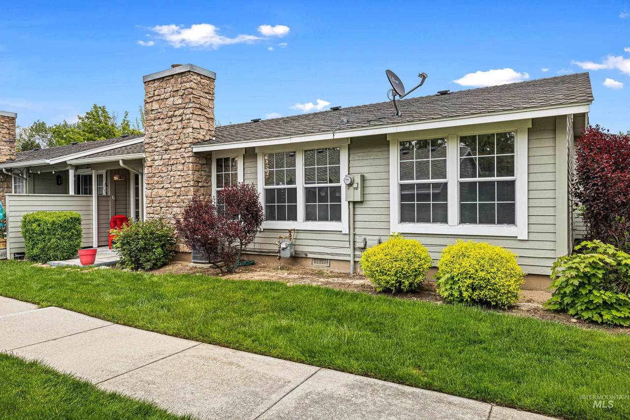 3177 Falling Brook Ln - Photo 1