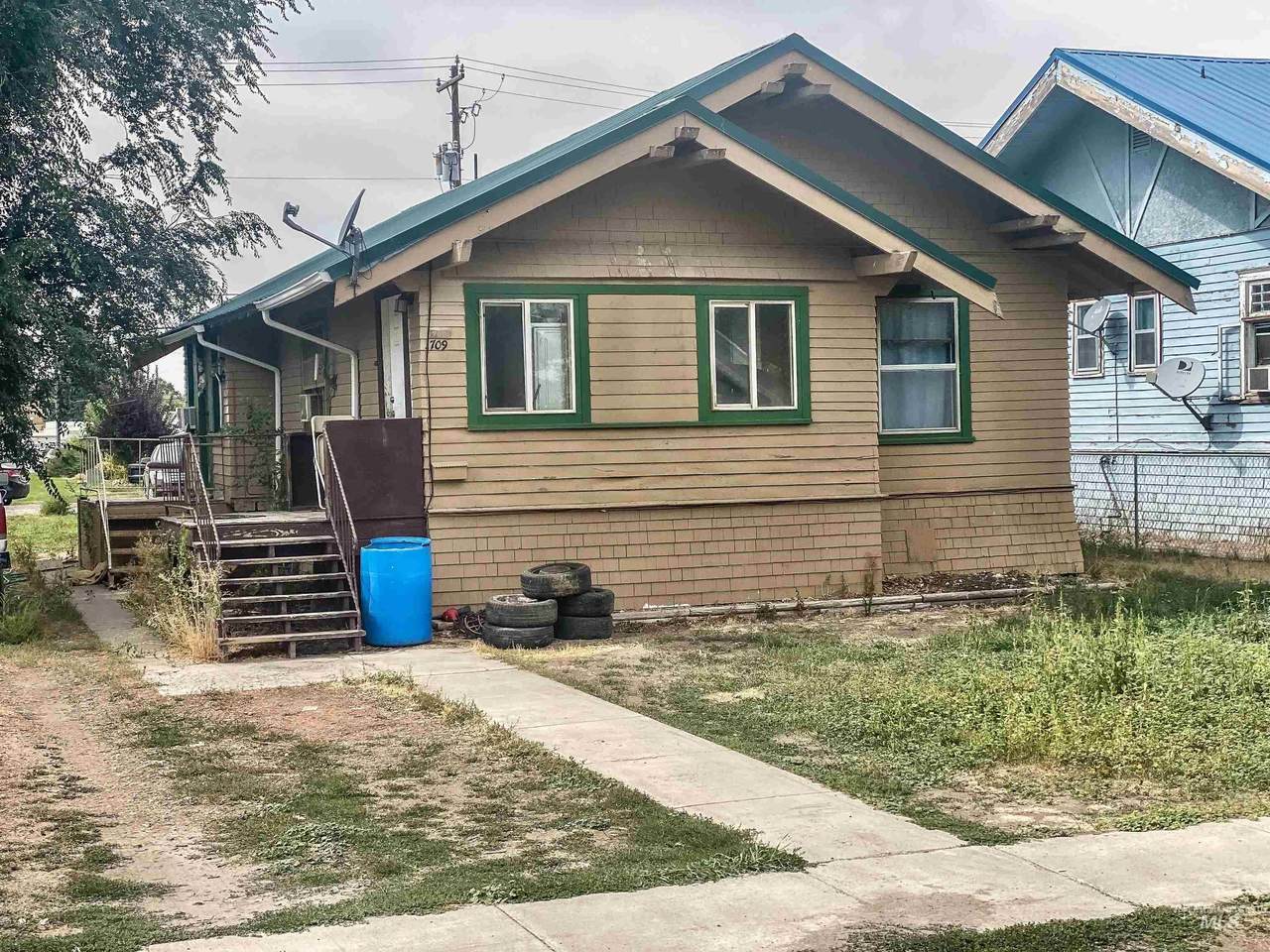 709 E St - Photo 1