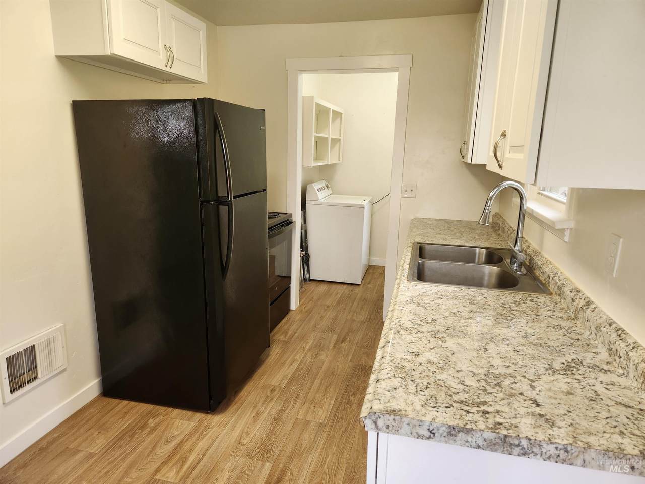 418 10th Ave N - Photo 1