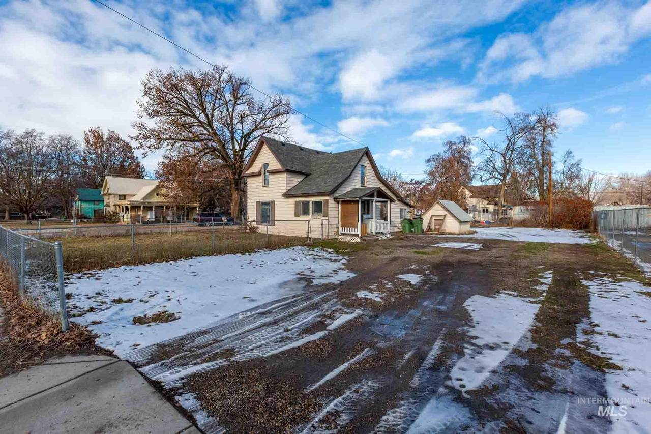705 N 7th Street - Photo 1
