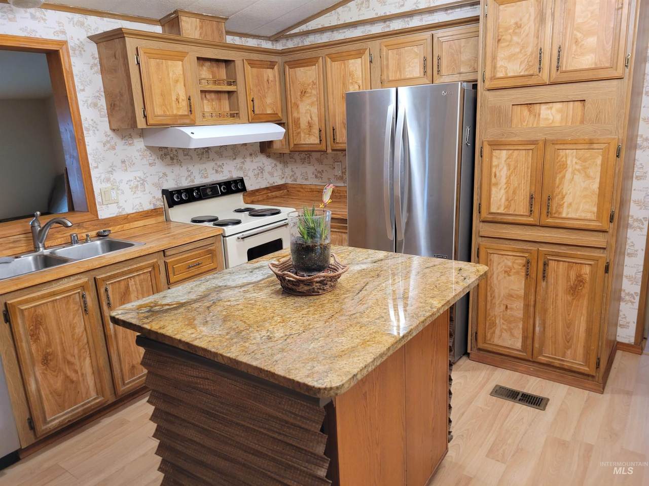 2 Chinook Lane - Photo 1