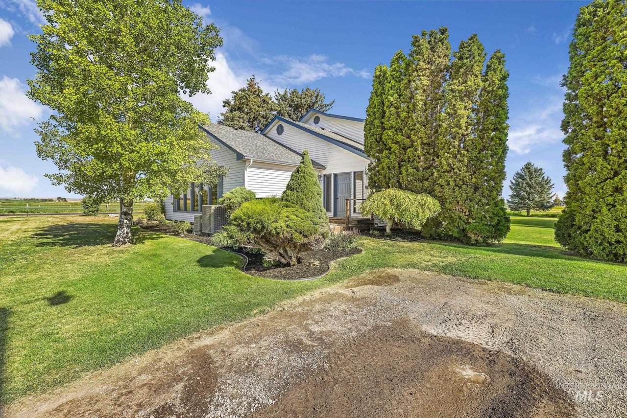 3492 900 E - Photo 1