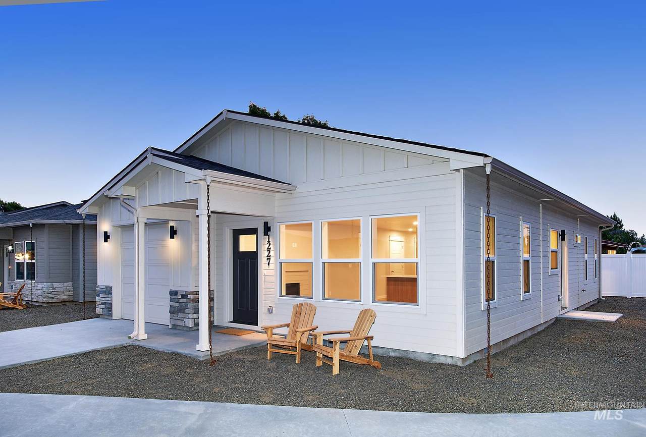 1227 Phillips Circle - Photo 1