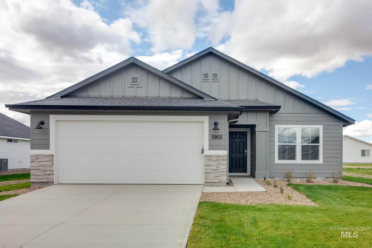 1965 Sharpshinned Ave - Photo 1