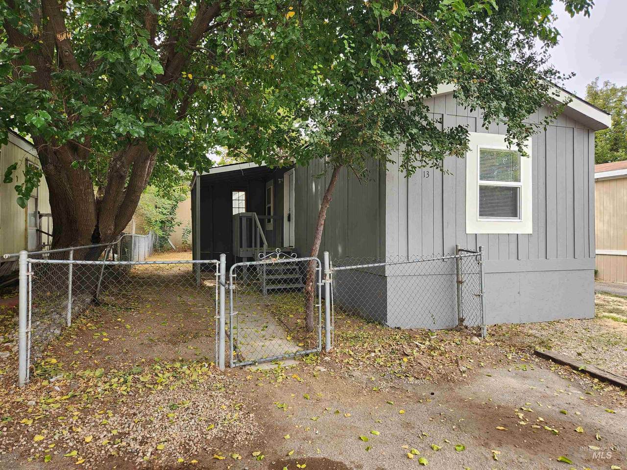 711 4th Ave N - Photo 1