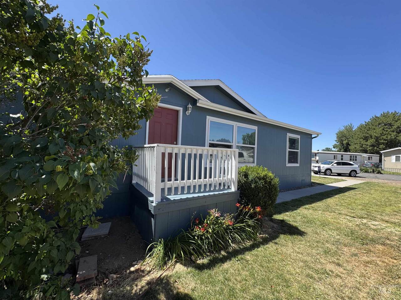 100 Nw 16th S - Photo 1