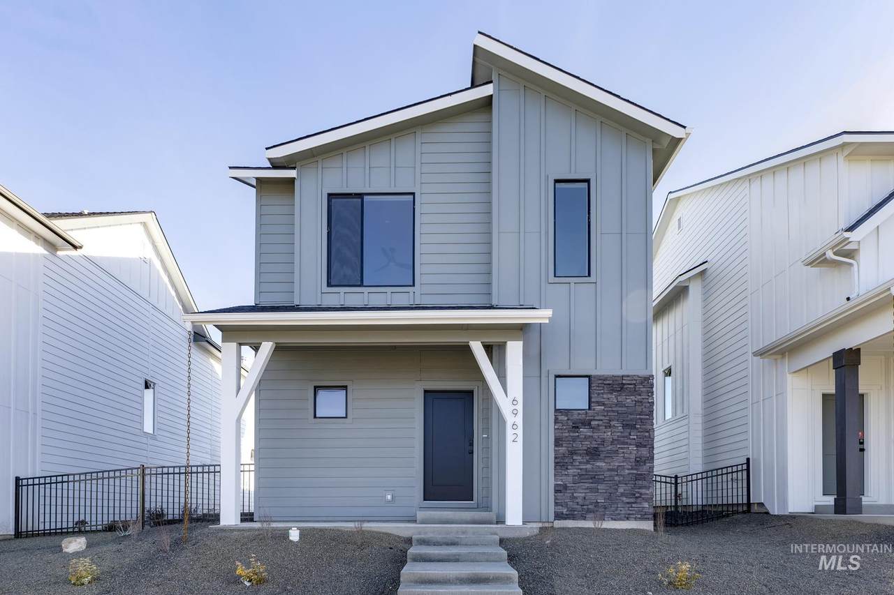 6962 Cheyenne Ave - Photo 1