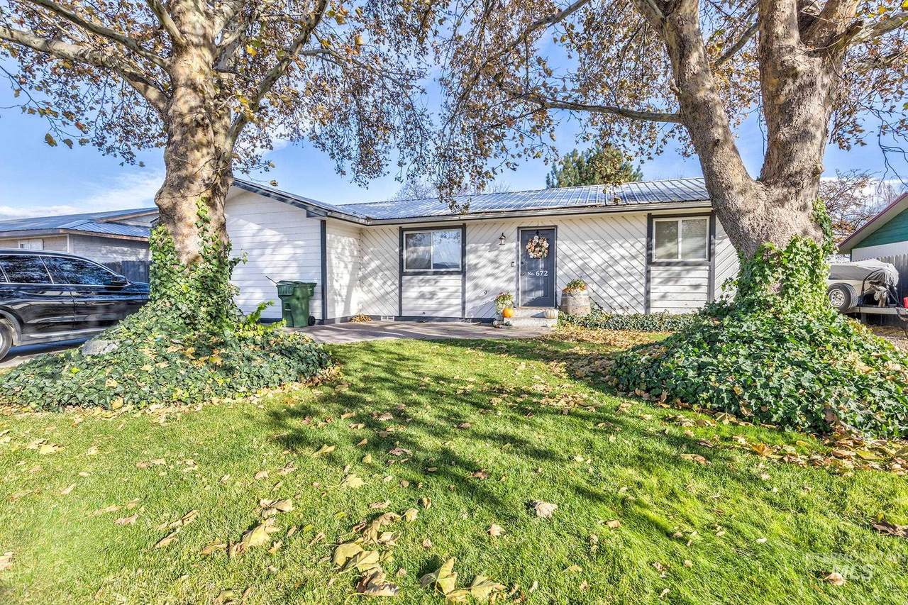 672 16th Street - Photo 1
