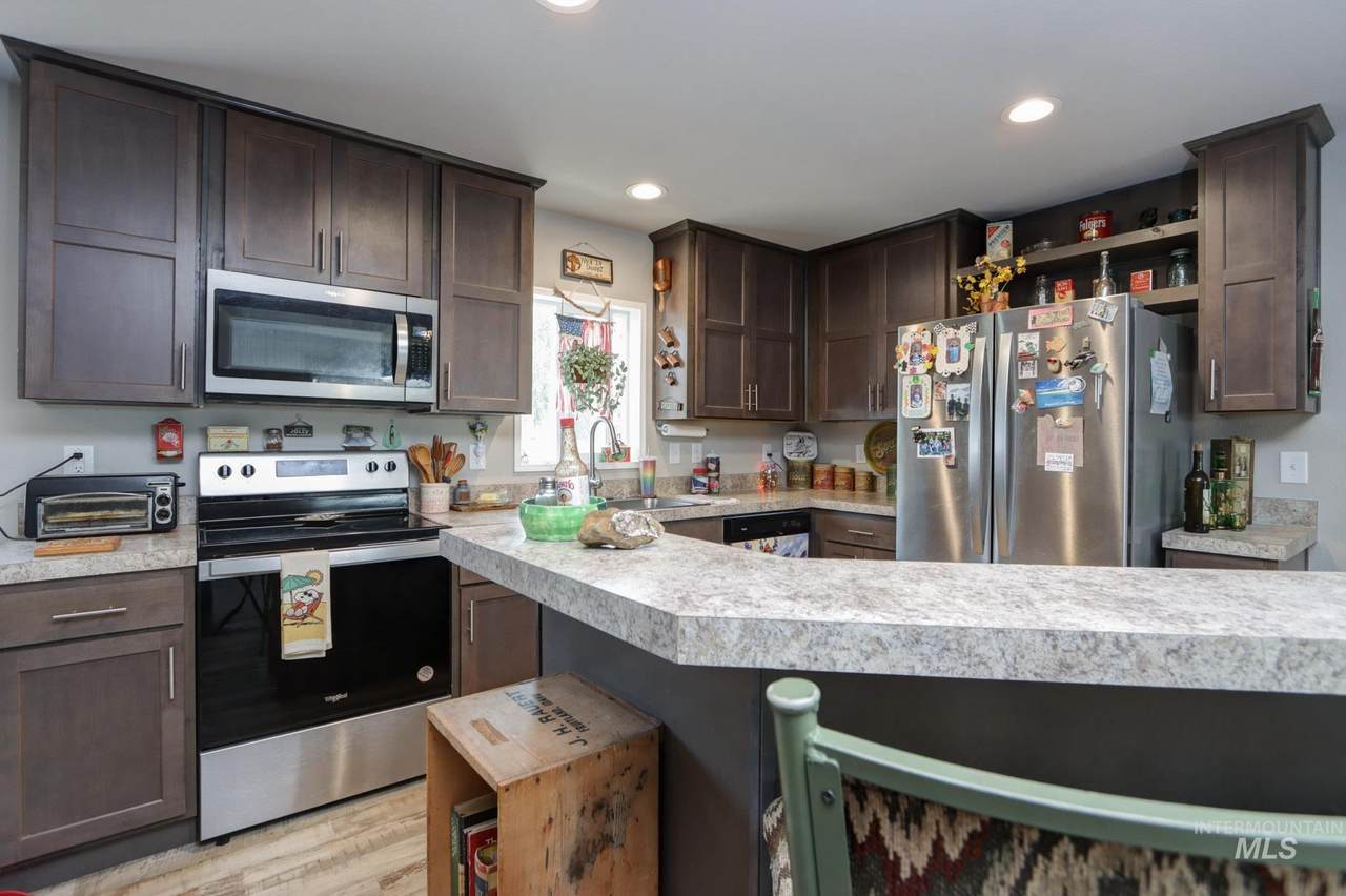 1500 W 7th Street - Photo 1