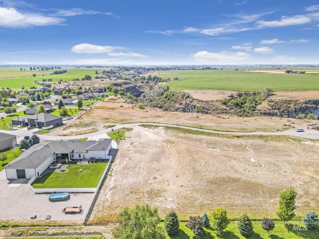 2646 4267 N - Photo 1