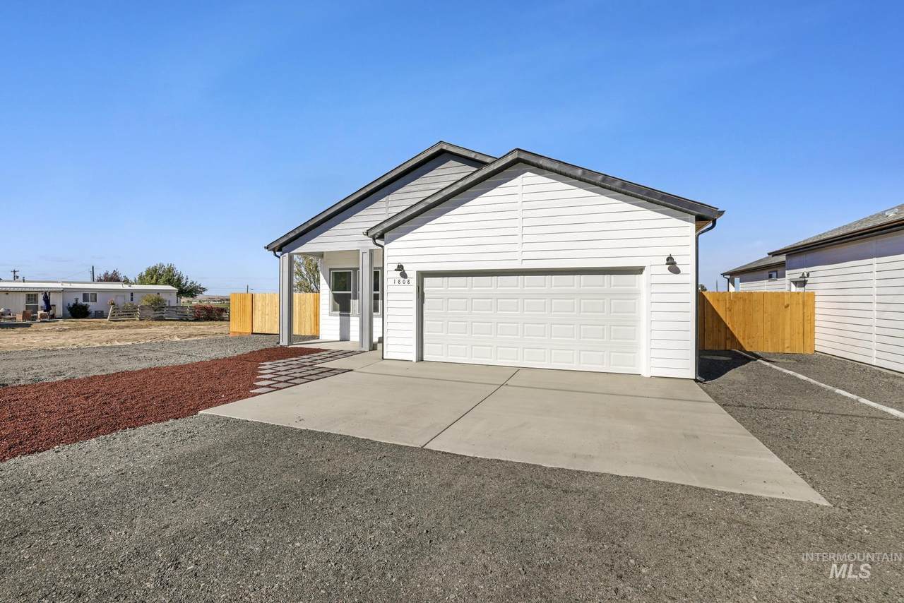 1808 Poplar Ave - Photo 1