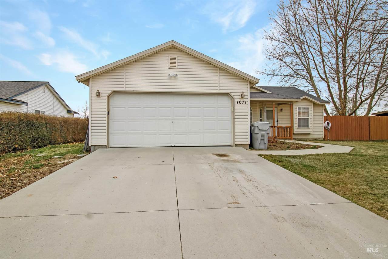 1071 Valley Ct - Photo 1
