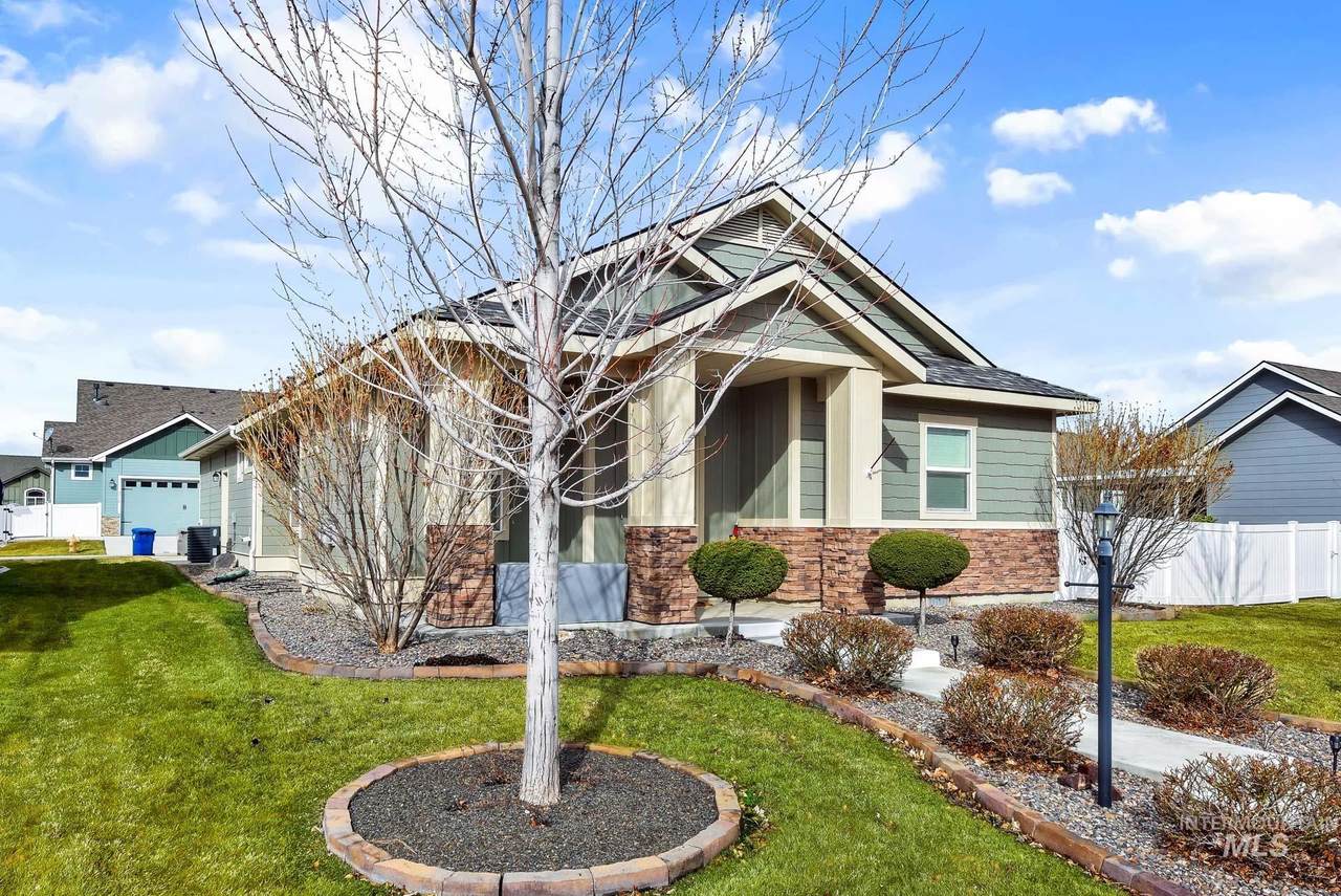 3725 Teakwood Dr - Photo 1
