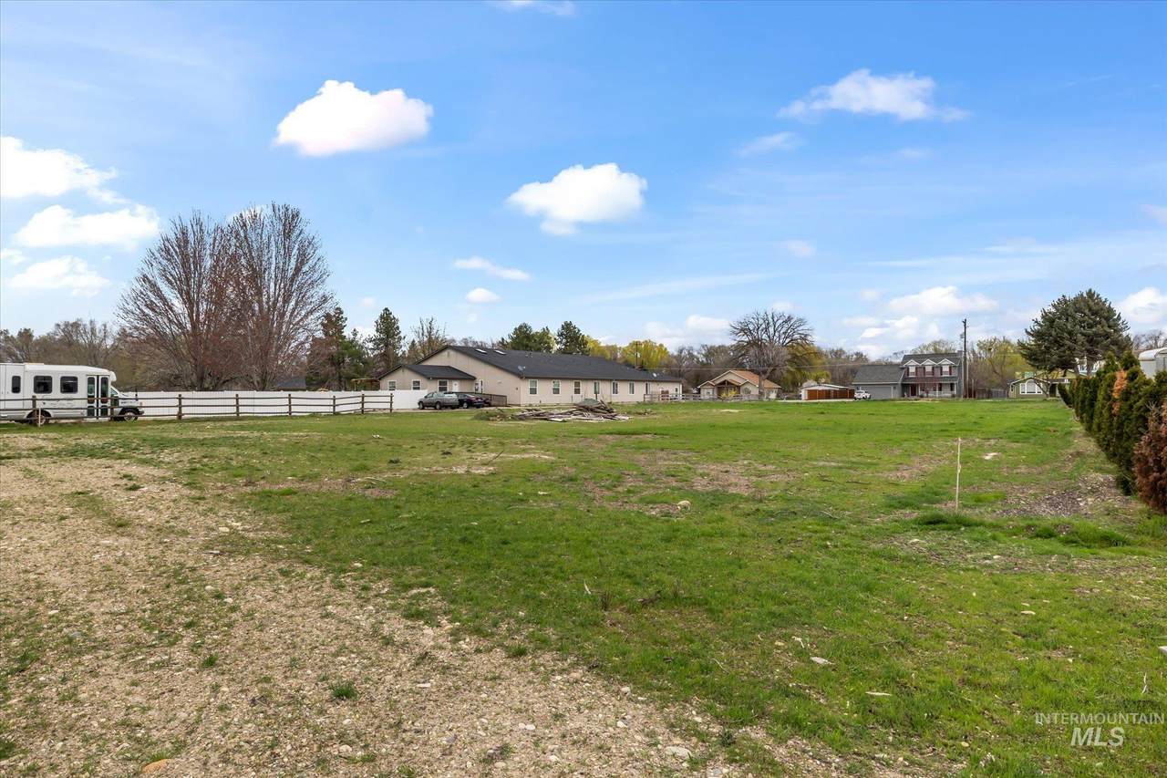 309 Main St - Photo 1