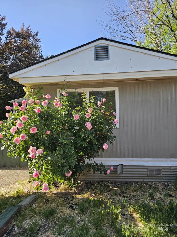 3037 N Kimball St - Photo 1