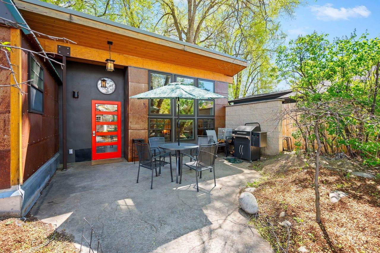 970 N Clithero Dr - Photo 1