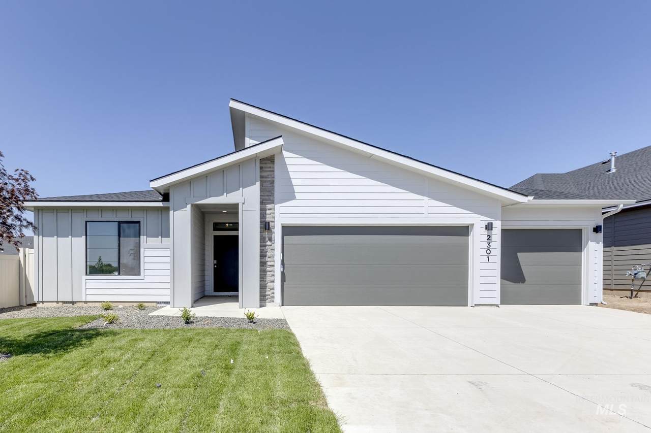2301 Carly Ave - Photo 1
