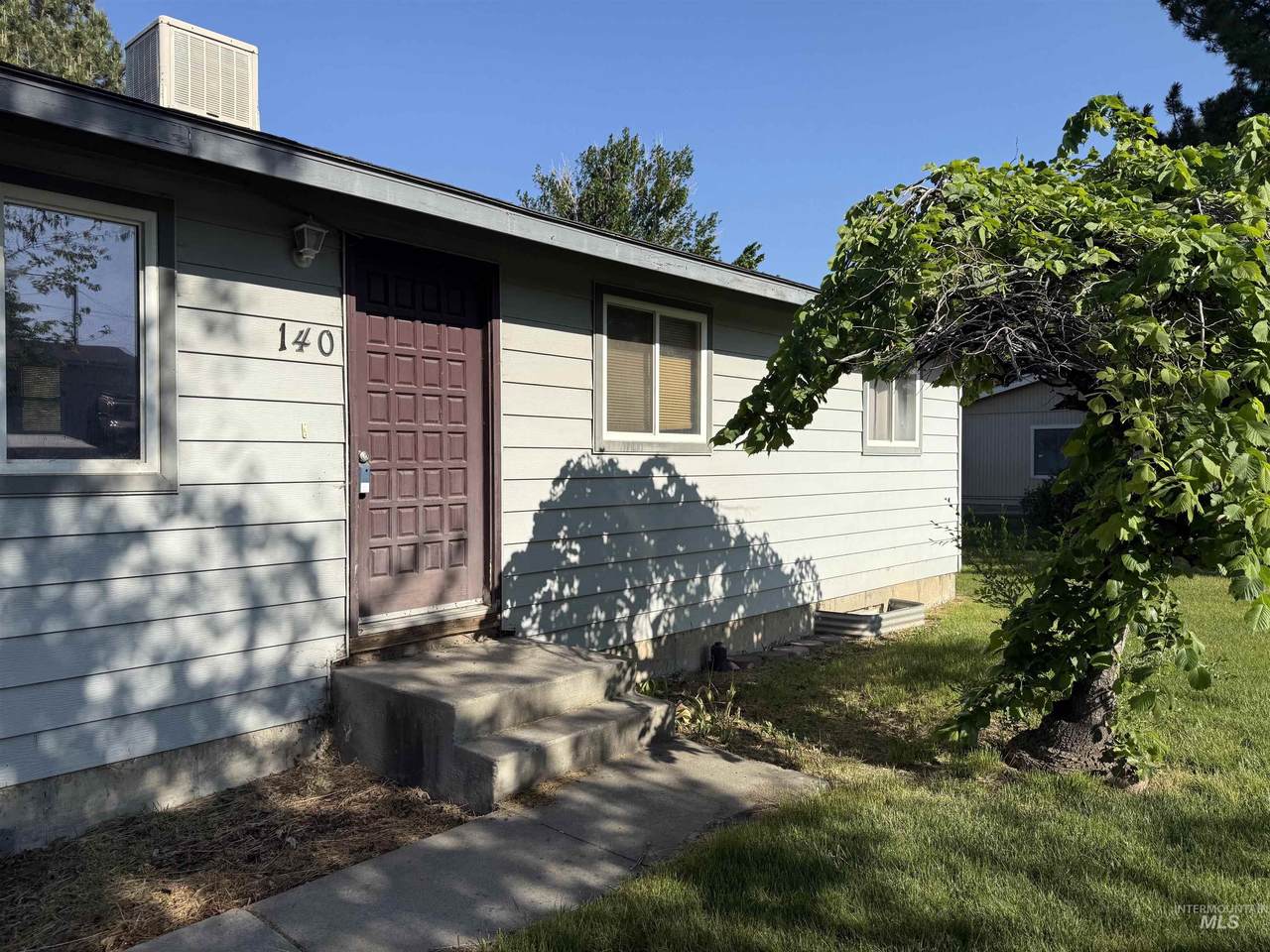 140 Quick Silver Ave - Photo 1