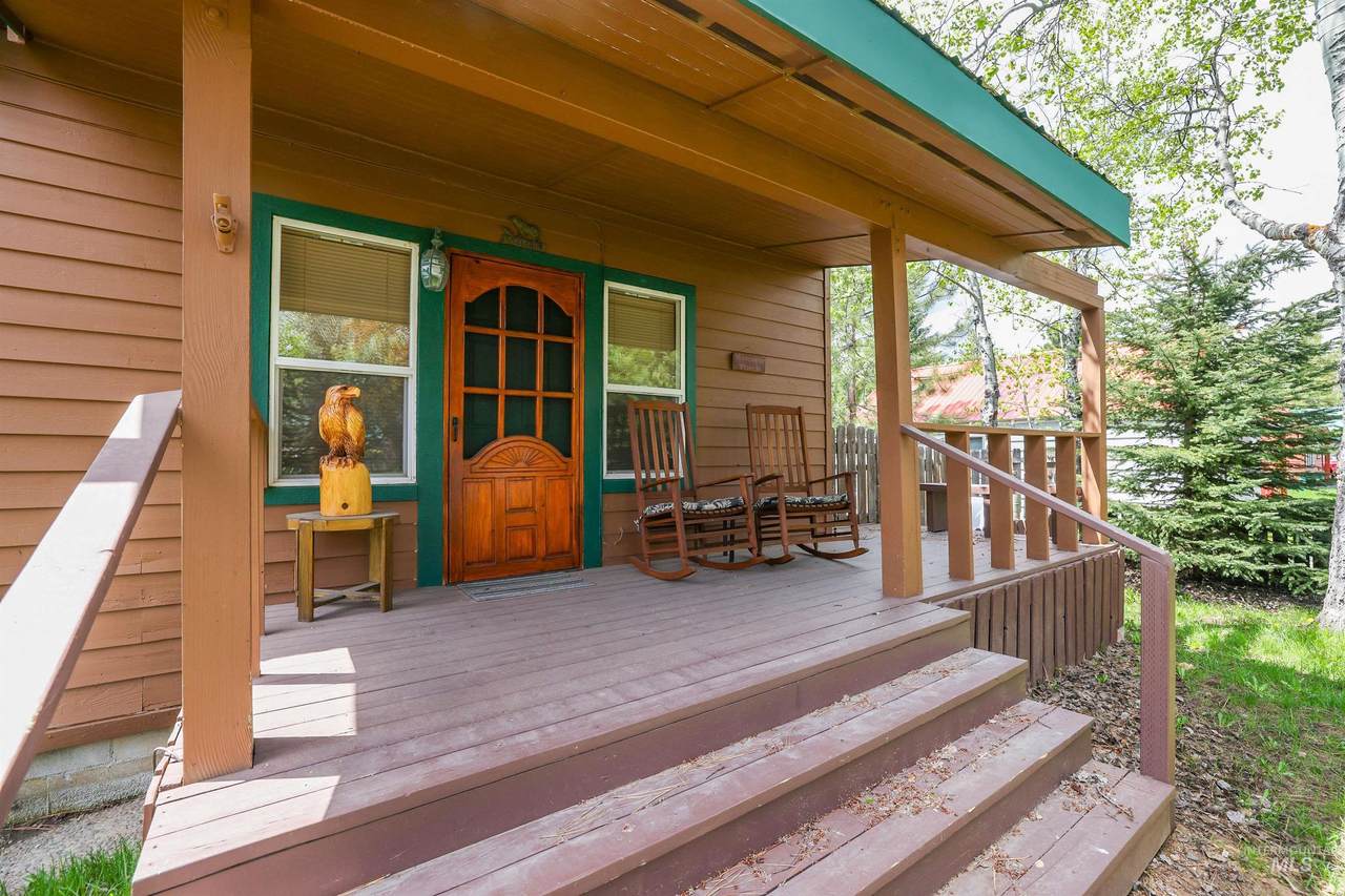 1102 Davis - Photo 1