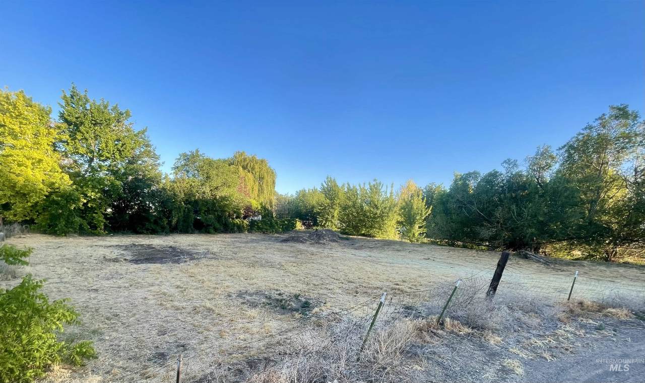 551 10th West ??? - Photo 1