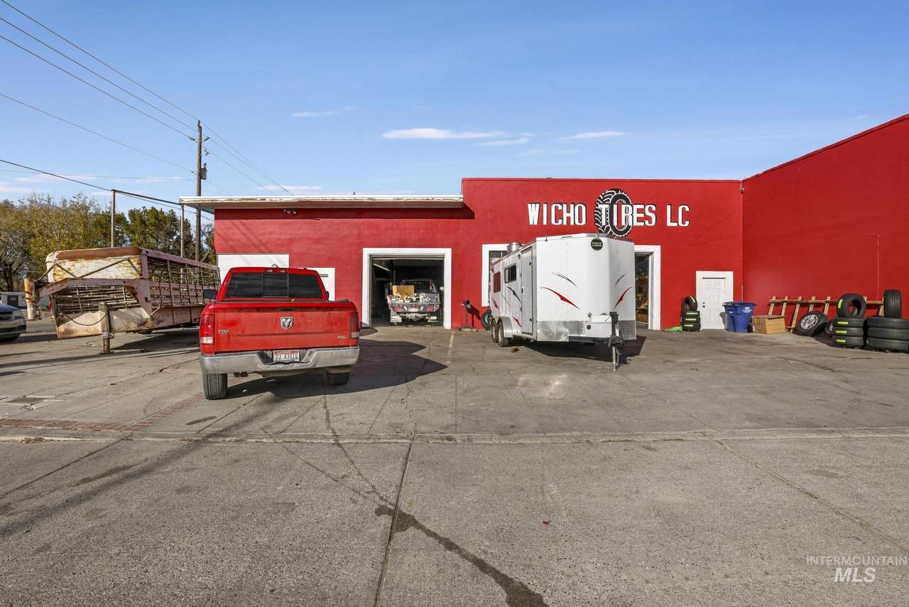 252 W Main St - Photo 1