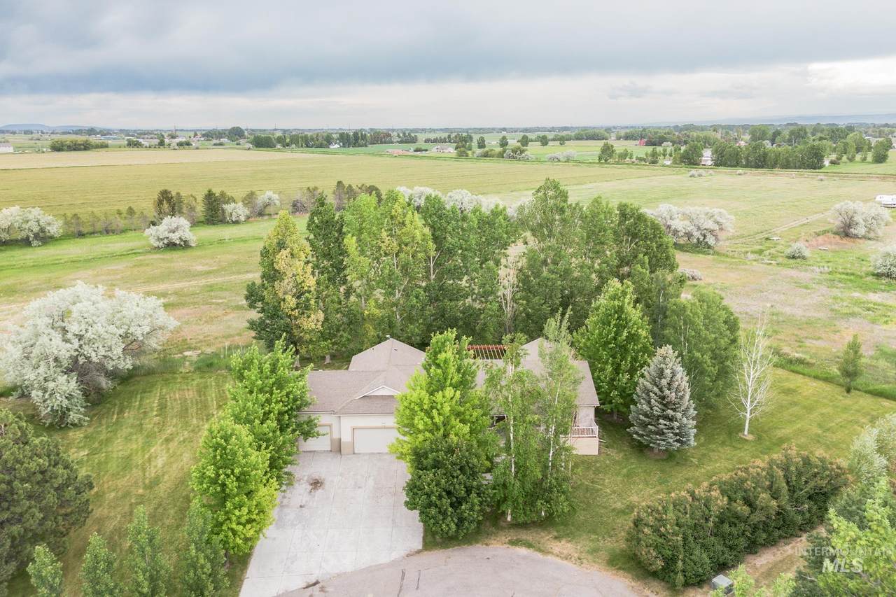 200 Commons Rd. - Photo 1