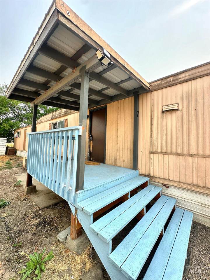 628 Burrell Ave - Photo 1